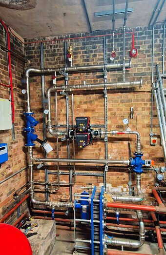 https://plumbersevillegrove.com.au/uploads/2025/06/commercial-plumbing-923198.jpg