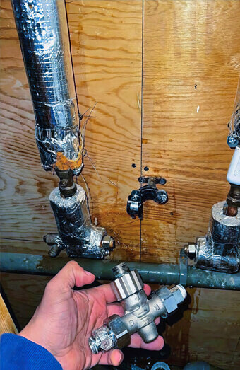 https://plumbersevillegrove.com.au/uploads/2025/06/emergency-plumbing-358284.jpg
