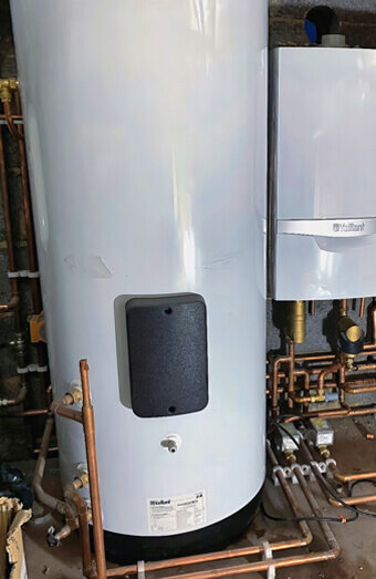 https://plumbersevillegrove.com.au/uploads/2025/06/hot-water-410504.jpg