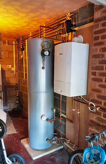 https://plumbersevillegrove.com.au/uploads/2025/06/hot-water-684599.jpg